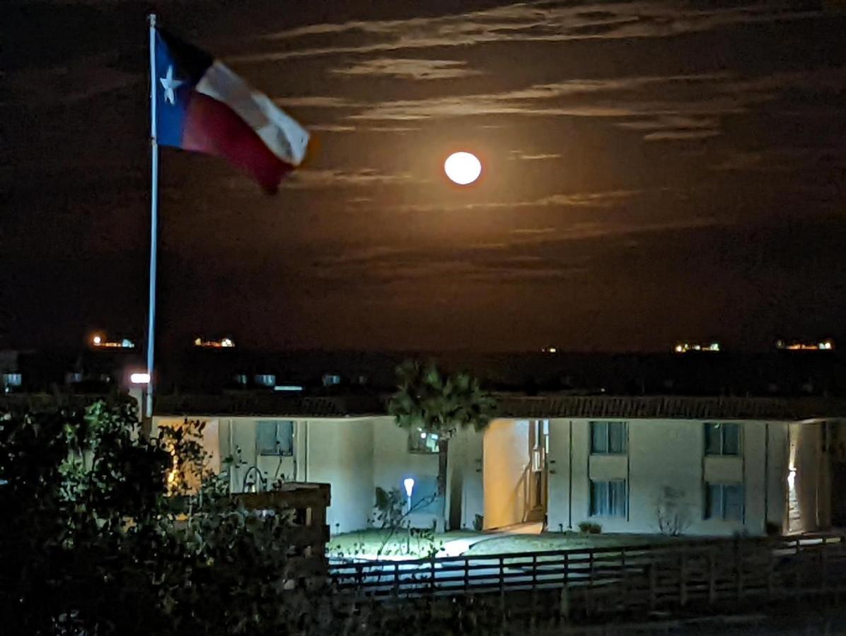 Belles Sea Inn Port Aransas Bagian luar foto